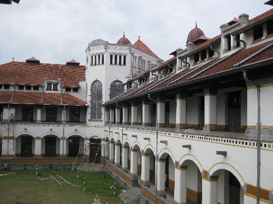 Lawang Sewu Yang Sekarang. Masih Angker ?