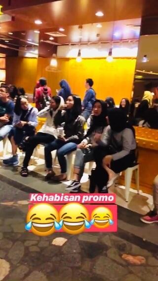 Lima Kebiasaan Orang Saat Di Tempat Makan