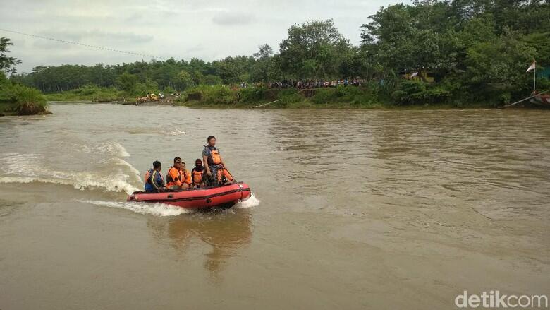 Hujan, Basarnas Hentikan Pencarian Korban Mobil Tercebur Sungai