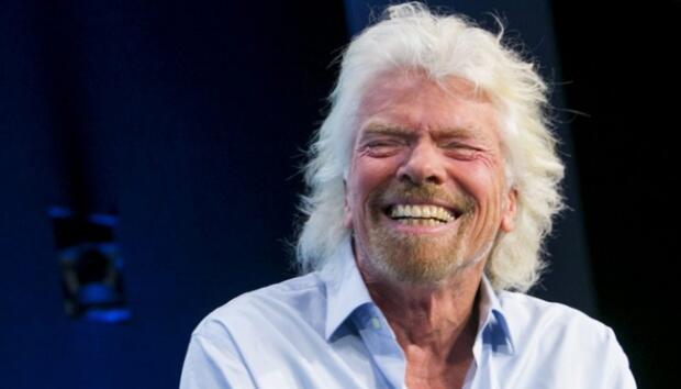 Richard Branson Akan Terbang ke Luar Angkasa Pertengahan 2019