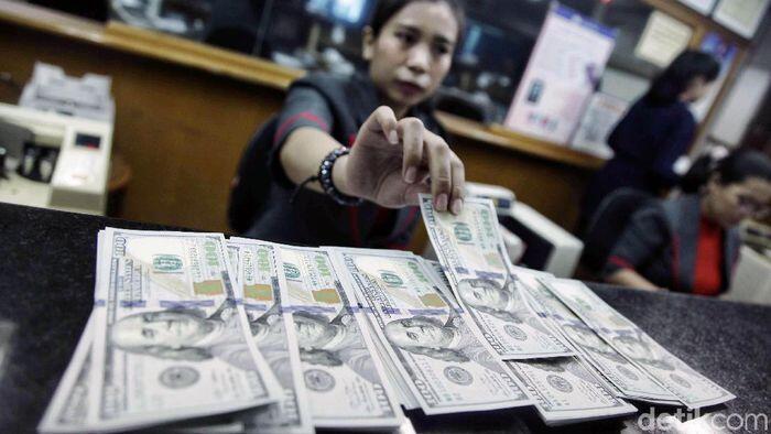Dolar AS Mulai Dekati Rp 14.000