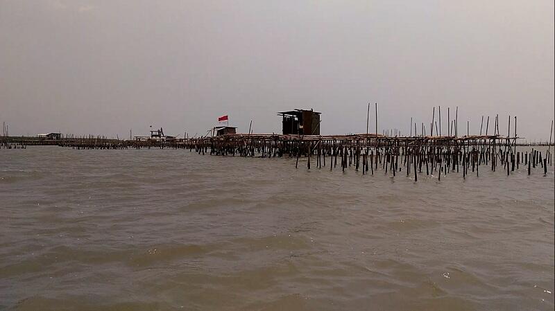Mengarungi Laut Jawa Dengan Perahu Nelayan