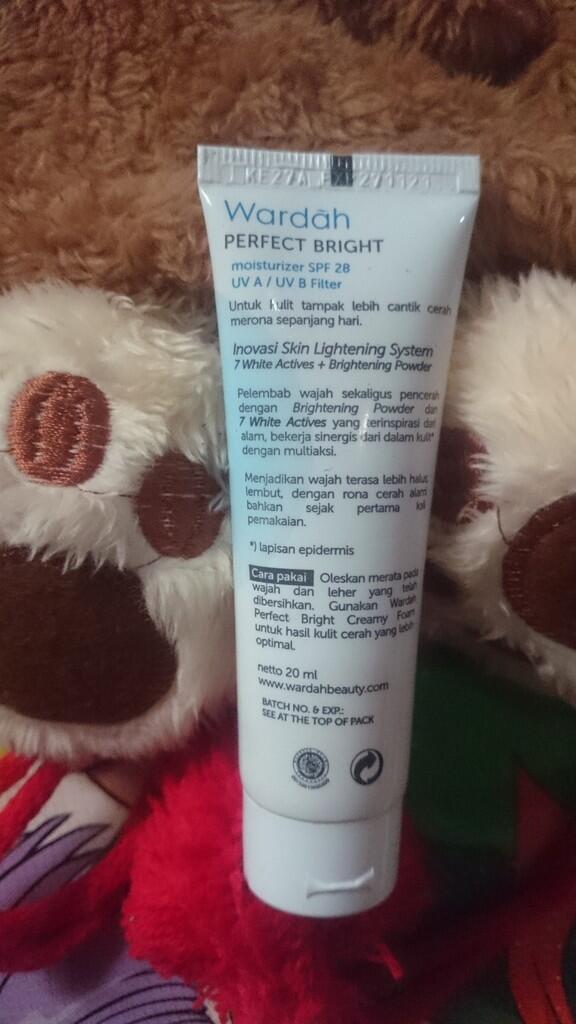 Review Wardah C-Defense Creamy Wash