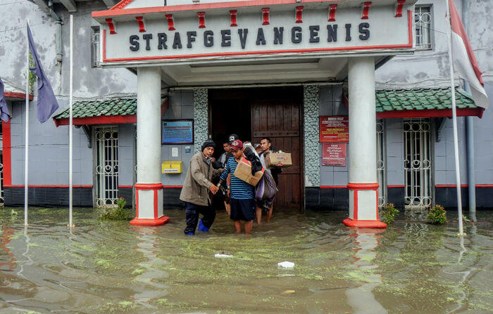 Pekalongan dan Batang banjir, jalur Pantura terganggu