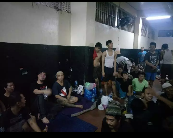 Foto Ahmad Dhani Bersama Para Narapidana di Penjara Beredar !!!