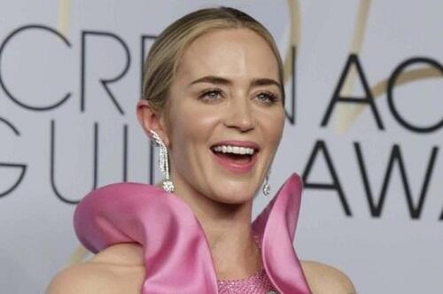 Emily Blunt Kenakan Anting Rancangan Desainer Asal Indonesia, Eri Dwi Suciaji!