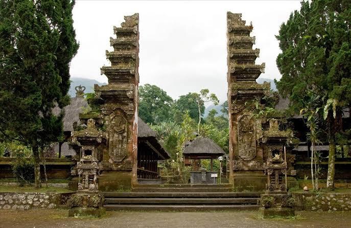 9 Dewa Penjaga Pulau Bali 