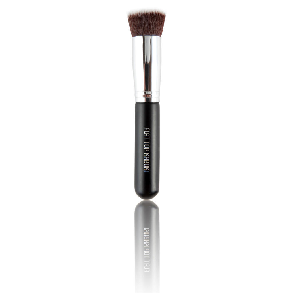 Coba Teknik Pengaplikasian Foundation Ini, Dijamin Flawless!