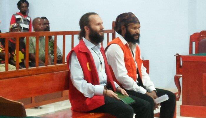 Jakob Skrzypski, Pedagang Senjata atau Turis di Papua?