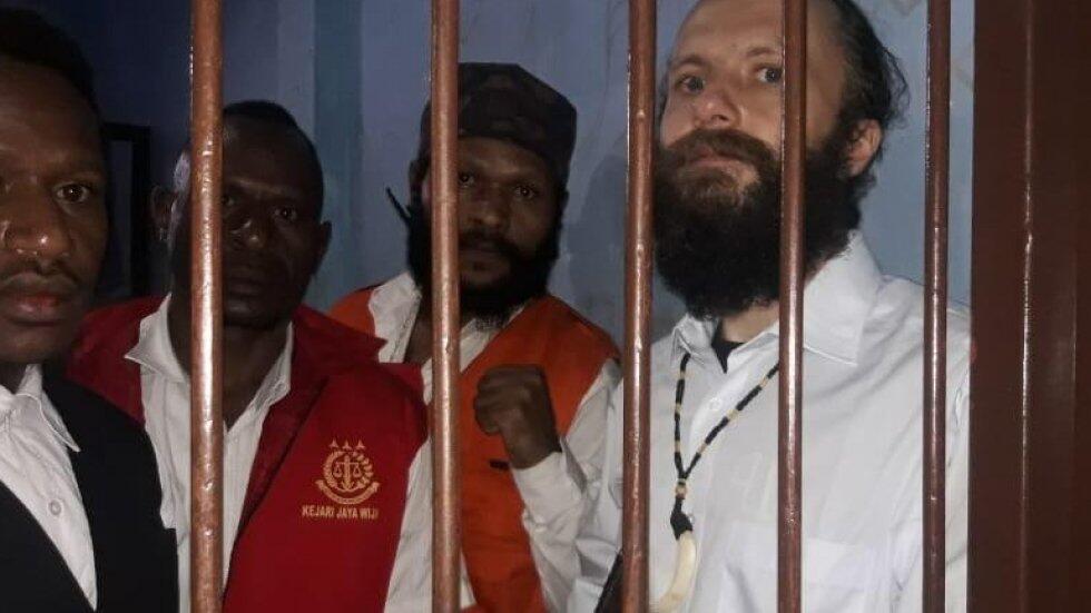 Jakob Skrzypski, Pedagang Senjata atau Turis di Papua?