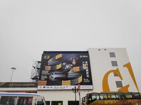 Nyobain Naik Pesawatnya Batman di Macao