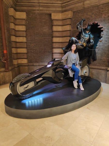 Nyobain Naik Pesawatnya Batman di Macao