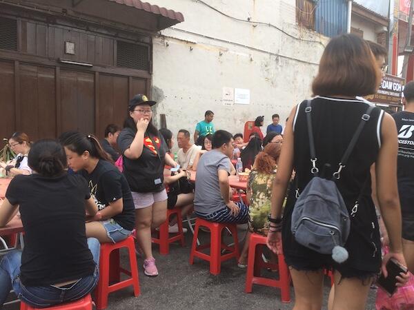 Wisata Pasar Malam di Jonker Walk Melaka, Cobain Poh Piahnya Gan!