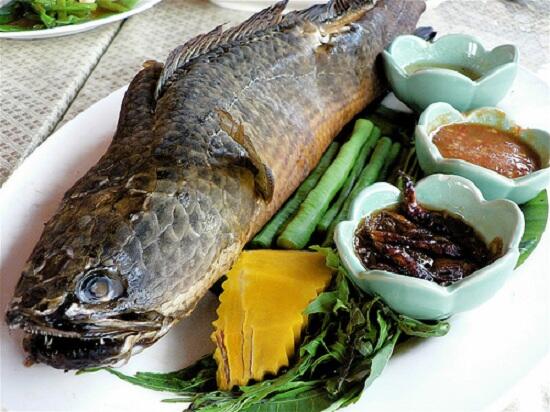 8 Makanan Aneh yang jadi Favoritnya Orang Thailand