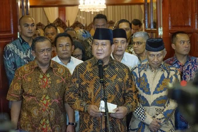 Kecurigaan Tim Prabowo pada Pujian Jokowi ke Ratna Sarumpaet