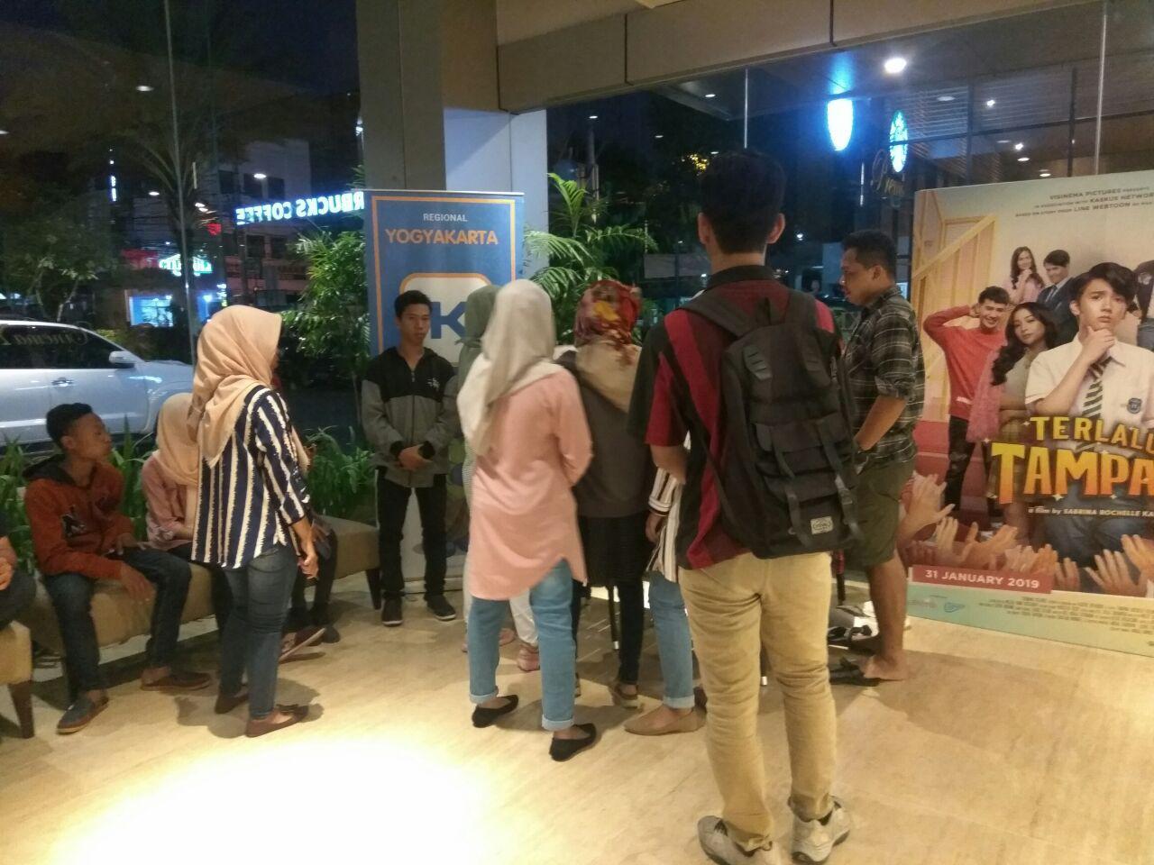 &#91;Field Report&#93; Nobar Seru dan Asyik Film 'Terlalu Tampan' di Yogyakarta 