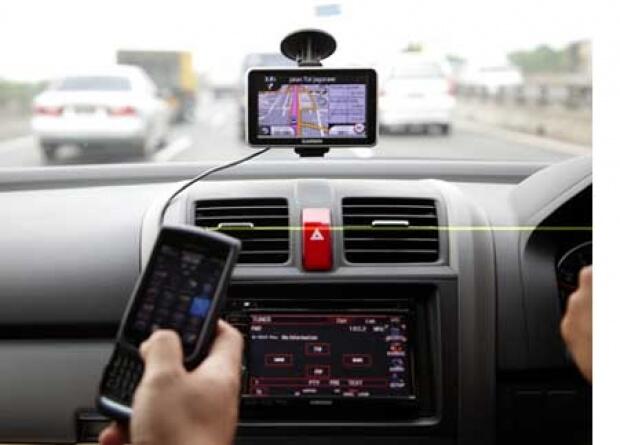 GPS Ponsel Dilarang, Kalau GPS Bawaan Mobil?