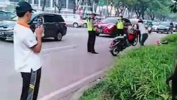 Pacar Adi Saputra yang Banting Motor Nangis: Udah Sayang, Udah