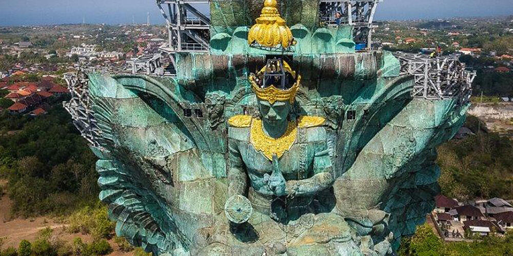 Keren Banget! Makna Dibalik Patung-Patung di Indonesia