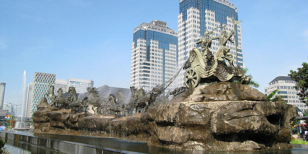 Keren Banget! Makna Dibalik Patung-Patung di Indonesia