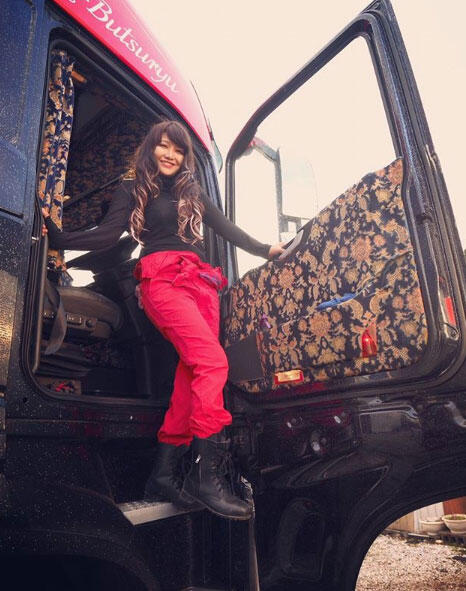 Rino Sasaki - Si Supir Truk Cantik Dari Jepang (17+)