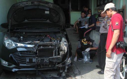 Pelaku Teror Bakar Mobil dan Motor Diduga Kelompok Terlatih, Siapa Dalangnya?