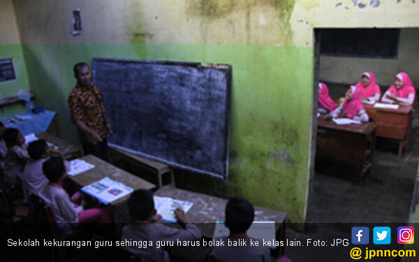 Terpaksa Membelah Diri karena Kurang Guru di Sekolah