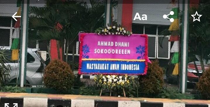 Ada Karangan bunga Didepan Rutan Cipinang : Ahmad Dhani Sokoooreeen
