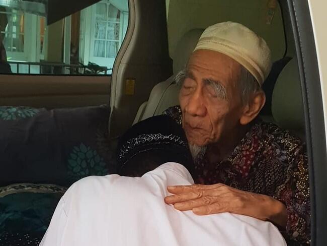 Potret Ustaz Abdul Somad Sowan ke Mbah Moen