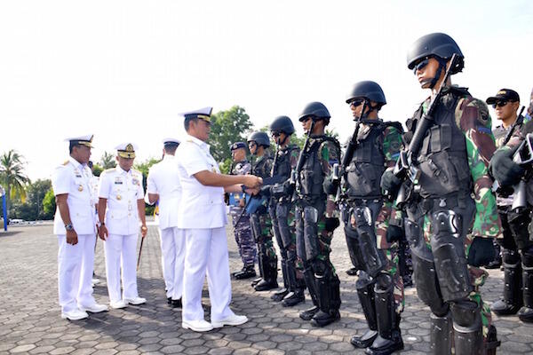 Hebat! Prajurit TNI AL Ini Terima Penghargaan dari Panglima