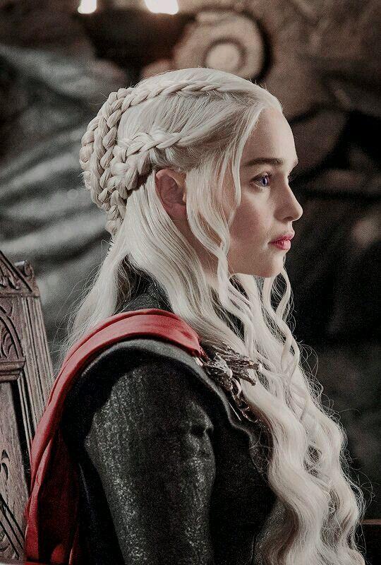 Menebak siapa yang akhirnya duduk di iron throne..
