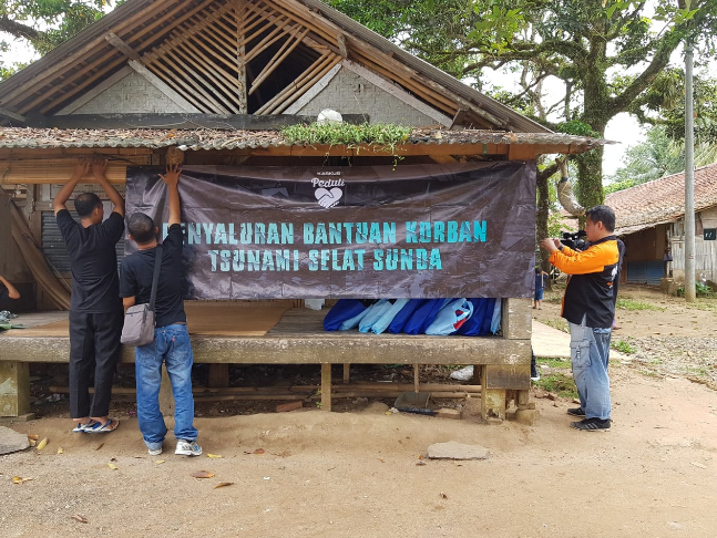 Penyerahan Donasi KASKUS Peduli Tsunami Selat Sunda