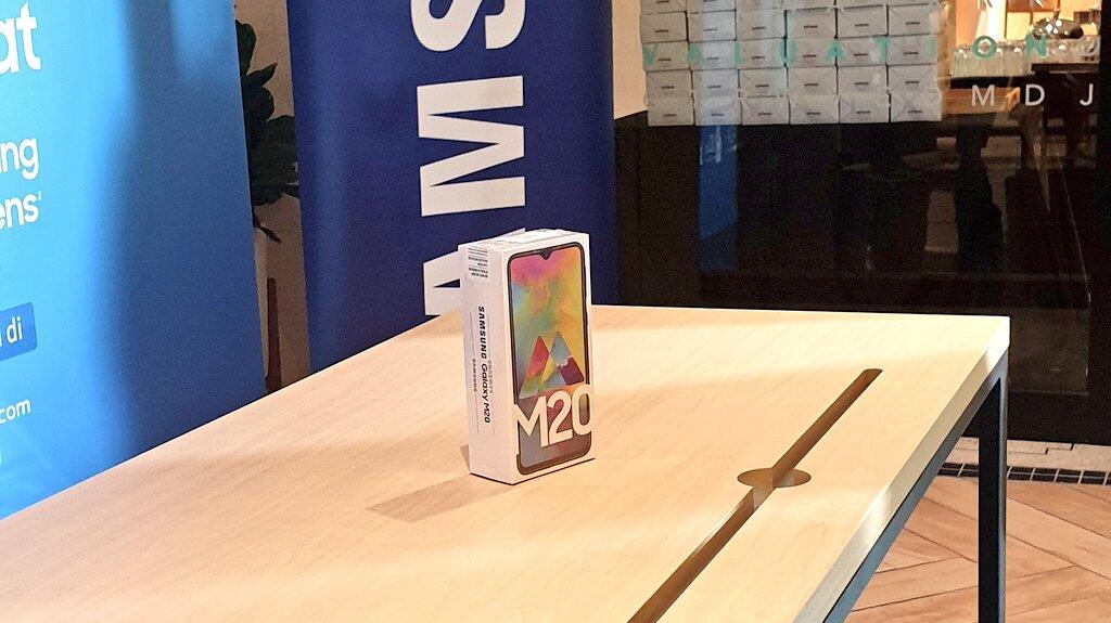 Unboxing Samsung Galaxy M20, M-antul Gan!