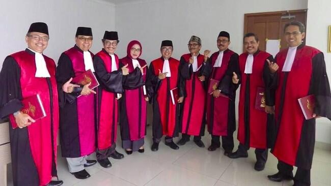 Ikut Foto Pose 'Dua Jari', Hakim Anwar: Tidak Ada Maksud Apa-apa