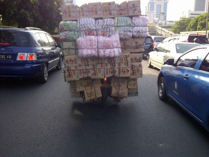 Gan, Ternyata Angkut Barang Pake Motor Ada Aturannya Loh