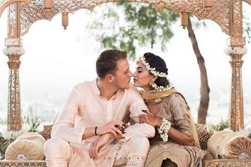 Pasangan Ini Siapkan 9 Pasang Baju Pengantin GanSis! Mungkin bisa jadi Inspirasi Lo!