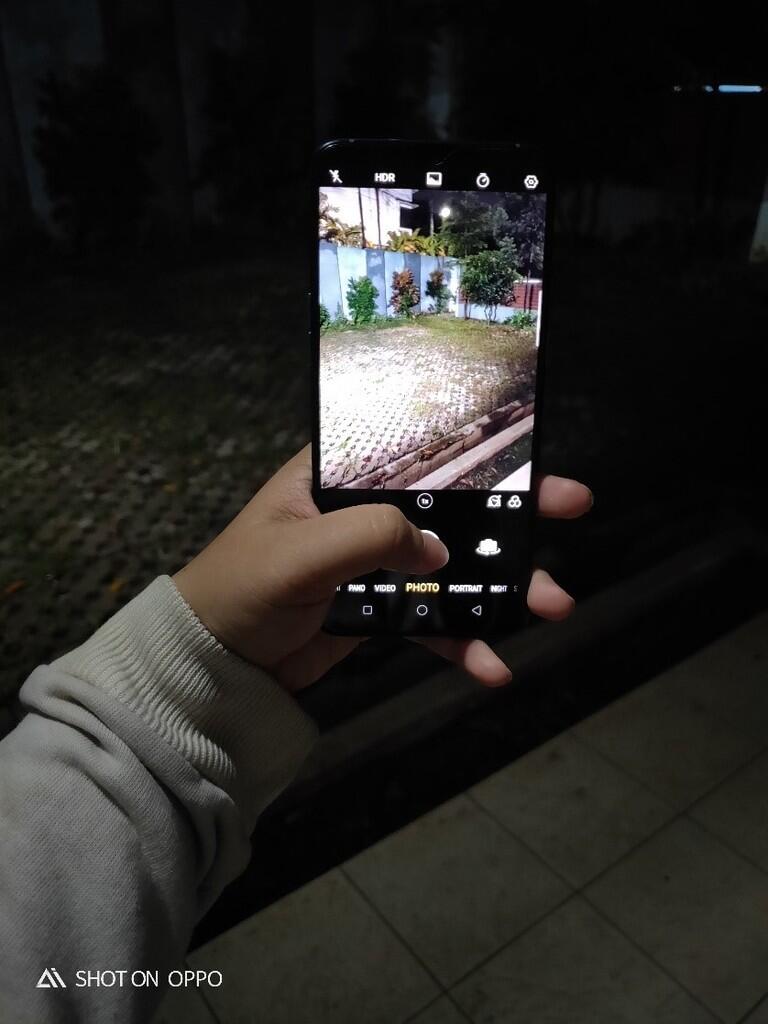 Jangan Cuma Dipake Buat Selfie, Ini 5 Manfaat Smartphone Saat Travelling
