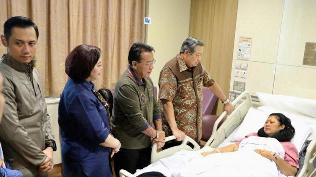 Jokowi Kirim Dokter untuk Istri SBY