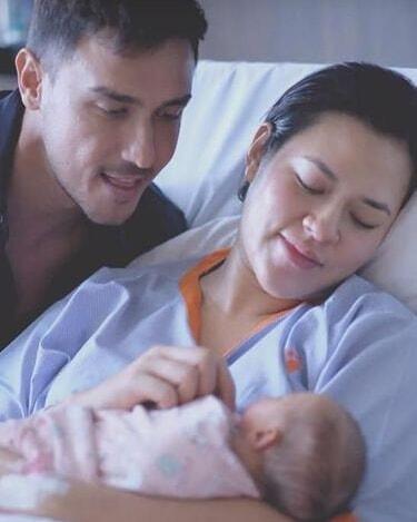 Raisa Melahirkan, Foto Pertama Raisa &amp; Hamis bersama Sang Bayi Banjir Ucapan selamat