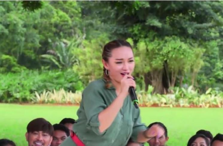 Zaskia Gotik Panggil Jokowi 'Abang' Saat Dangdutan, Reaksi Iriana Kocak