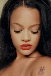 Tak Perlu Operasi, Yna Sertalf Memiliki Wajah Cantik Mirip Rihanna!