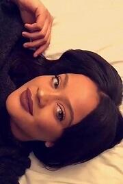 Tak Perlu Operasi, Yna Sertalf Memiliki Wajah Cantik Mirip Rihanna!