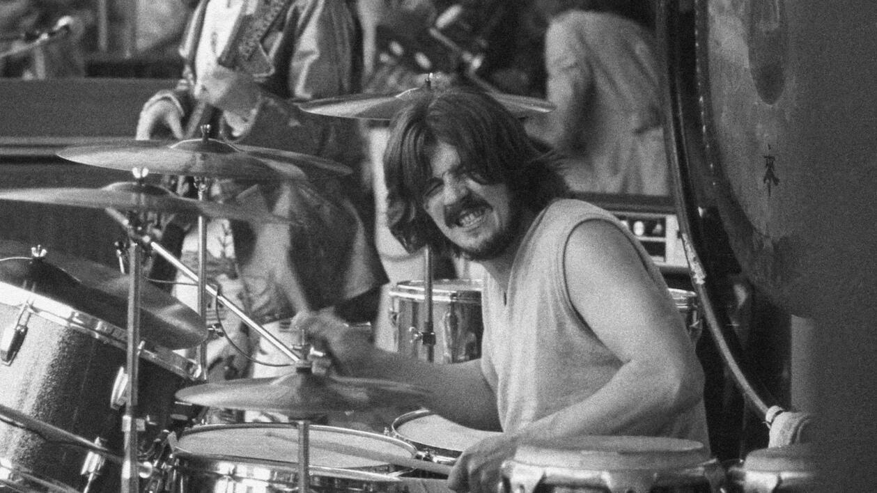 Apalah Arti Led Zeppelin Tanpa Gebukan Bonzo !