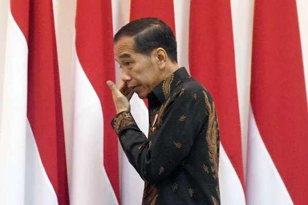 Dinilai Biang Tiket Terbang Mahal, Jokowi Perintahkan Hitung Ulang Harga Avtur