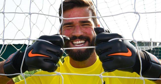 Siapa yang Lebih Jago: Alisson atau Ederson?