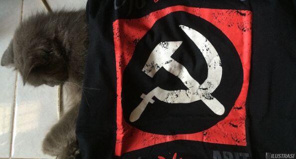 Santai, Bocah SD Pakai Baju Gambar Palu Arit di Lingkungan Polres