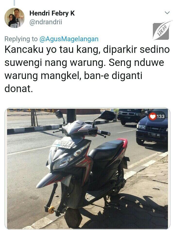 Gara-Gara Parkir Sembarangan, Ban Motor Pria Ini Diganti Donat