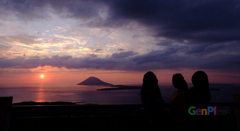 Tak Harus Ke Pantai, Sunset di Manado Bisa Dilihat dari Gunung Ini