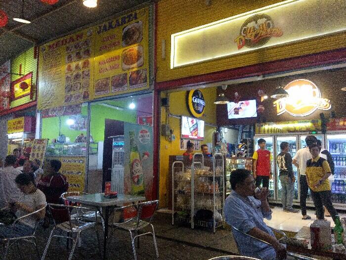 Sudirman Street, Makan Malam Bernuansa Tionghoa di Kota Kembang