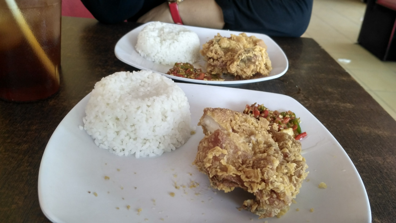 Ayam Goreng Krispi Yang Kian Digemari